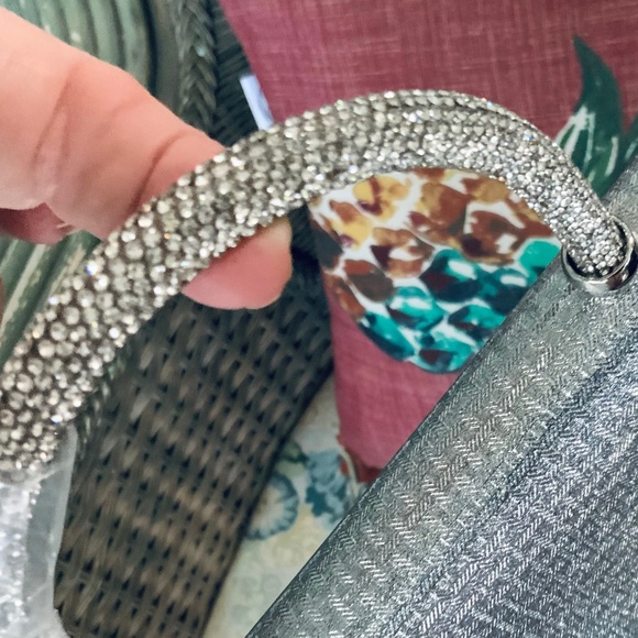 SILVER Evening Bag 🩷 BELOW WHOLESALE JEWELED HANDLE W/CHAIN NWOT HANDBAG - Picture 12 of 12